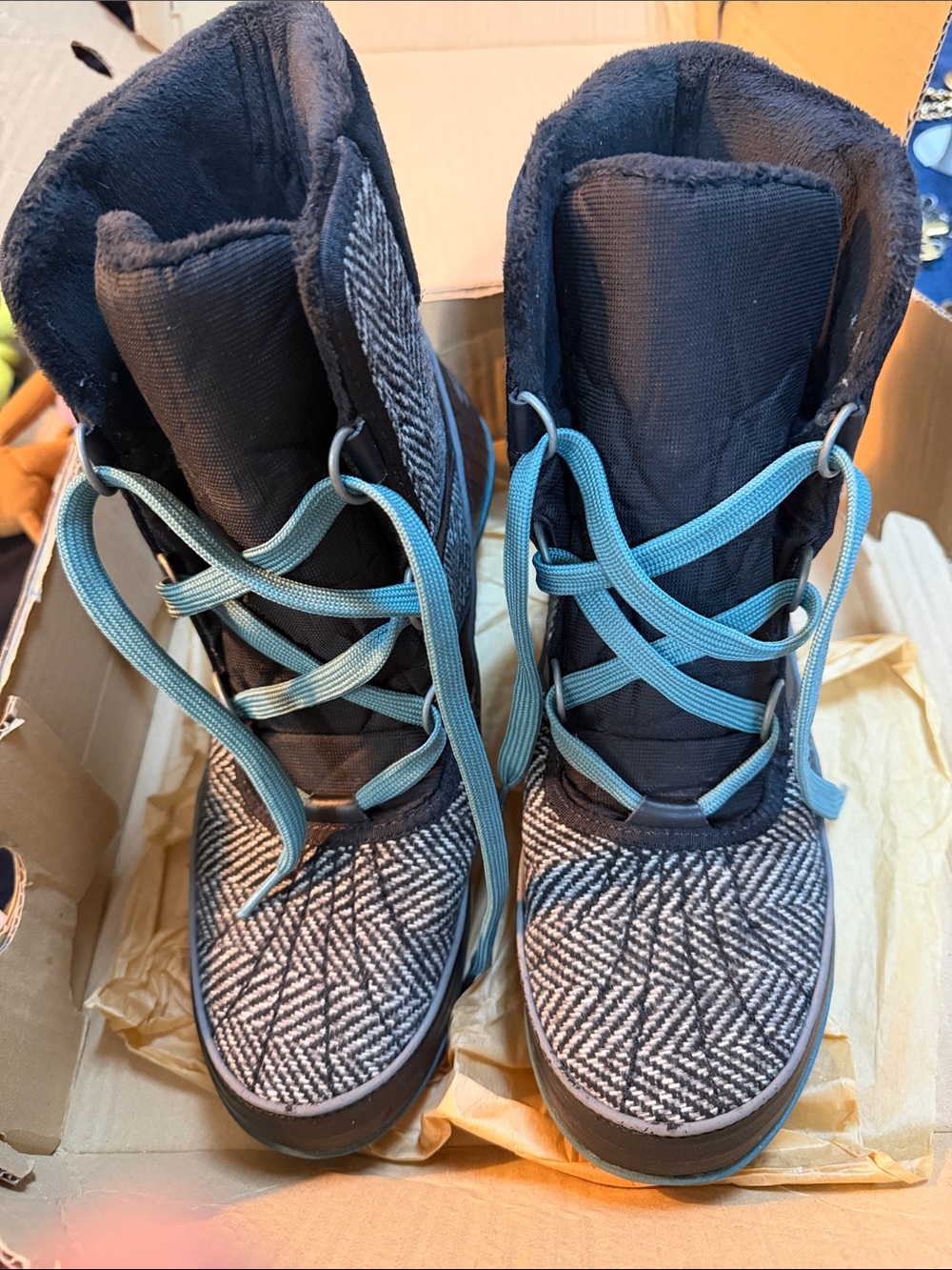 Sorel Women’s Black Boots with Teal Laces
